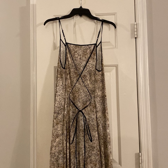 GaryGraham422 V-neck Floral Slip Maxi Dress - Picture 9 of 10